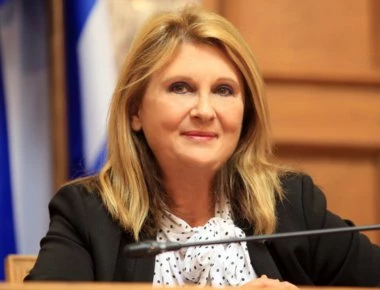 Σ.Βούλτεψη: «Διάβασα το καινούργιο μενού του πρωθυπουργικού αεροπλάνου και διαπίστωσα ότι έχουμε βγει από τα μνημόνια»